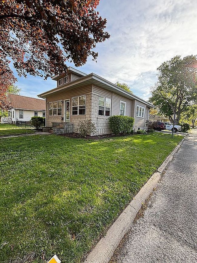 Photo of 739 N Hazel St, Pontiac, IL
