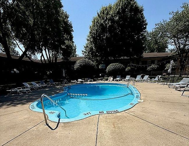 995 N Cass Lake Rd Apt 123, Waterford, MI