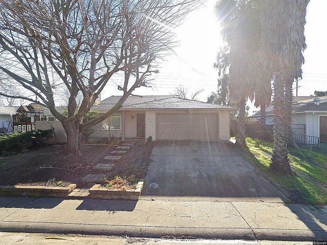 Photo of 4912 Kingbird Way