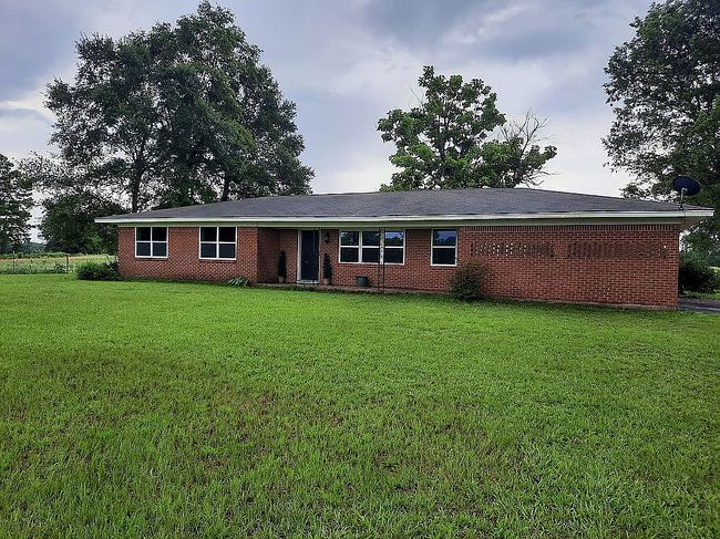 Photo of 801 E Runnels St, Mineral Springs, AR