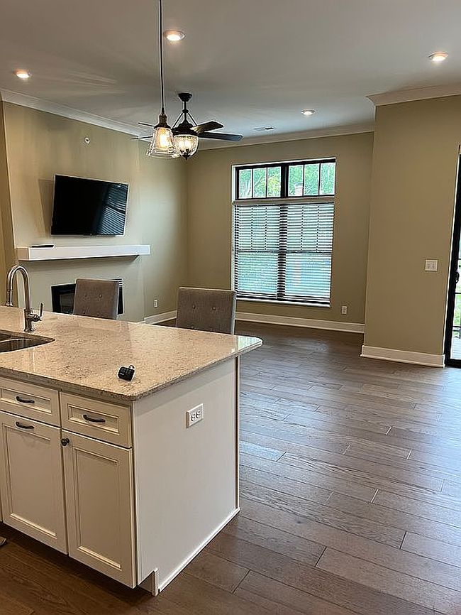 Image of 208 N Campbell St #202