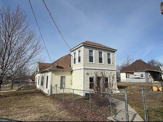 Image of 317 W 12th St