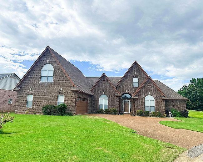 Photo of 450 Lewis Fairway Cir