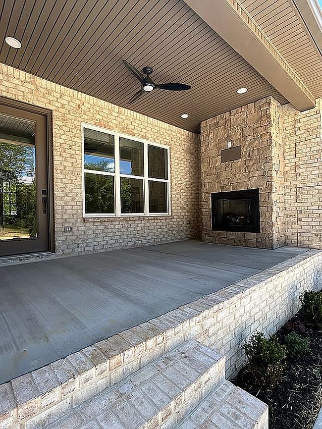 Photo of 2100 Country Club Dr, Tullahoma, TN