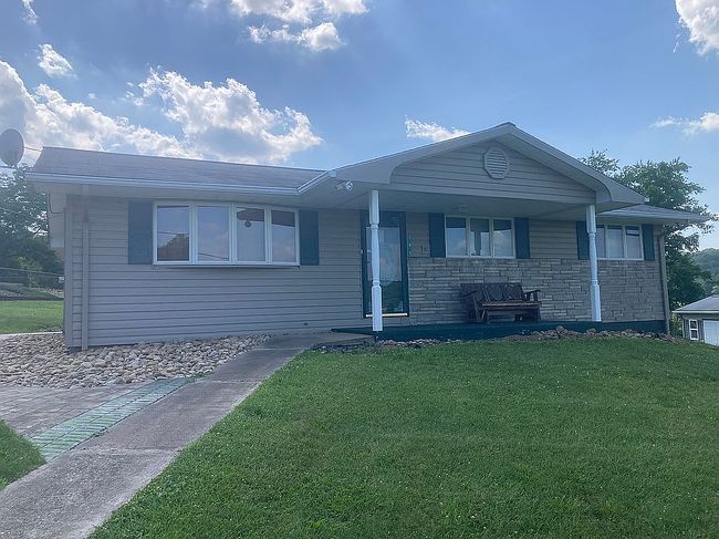 Photo of 145 Highlands View Ct, Acme, PA