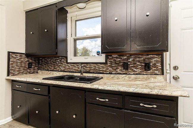 Image of 16011 Manning St