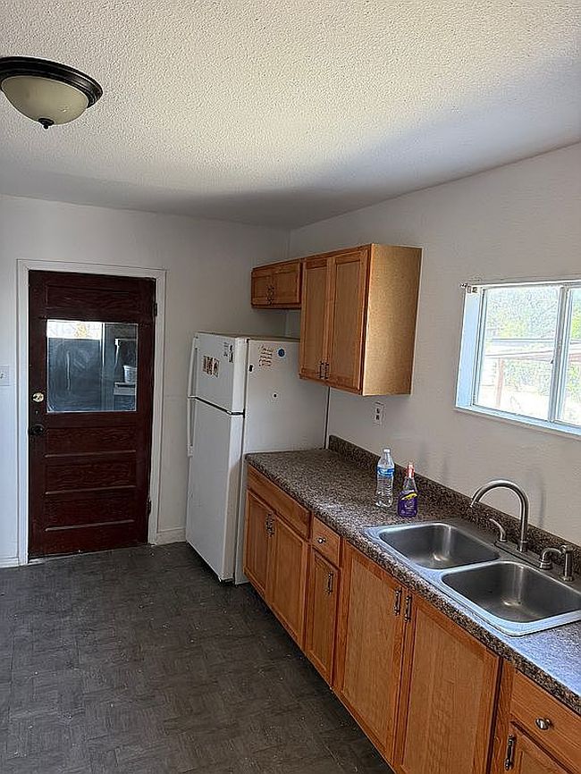 Image of 612 E Garza St