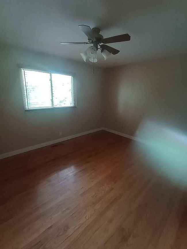 Image of 1907 Lone Pine Dr