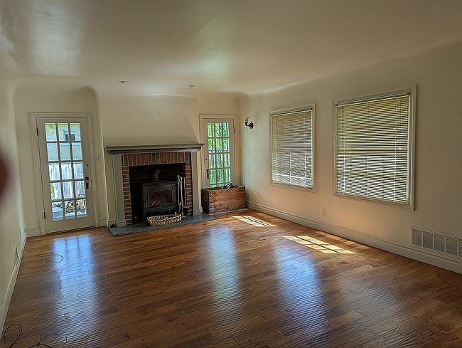 Additional photo 3 of property located at 3310 S Oakwood St