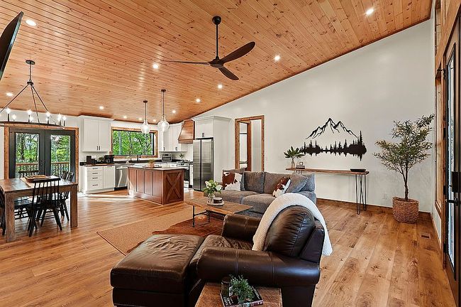 Photo of 10 Maple Ln, Newland, NC