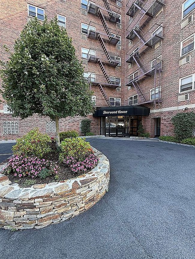 Photo of 20 Secor Pl Apt 5N, Yonkers, NY