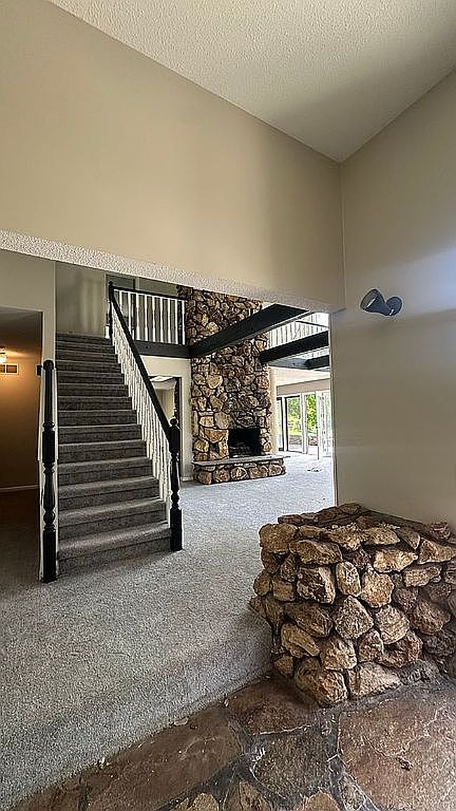 Photo of 8009 Rainwood Rd, Omaha, NE