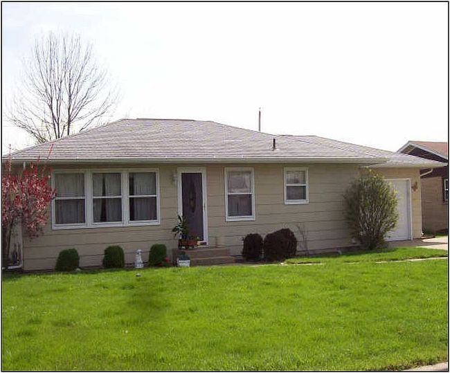 Photo of 2323 Rock St, Peru, IL