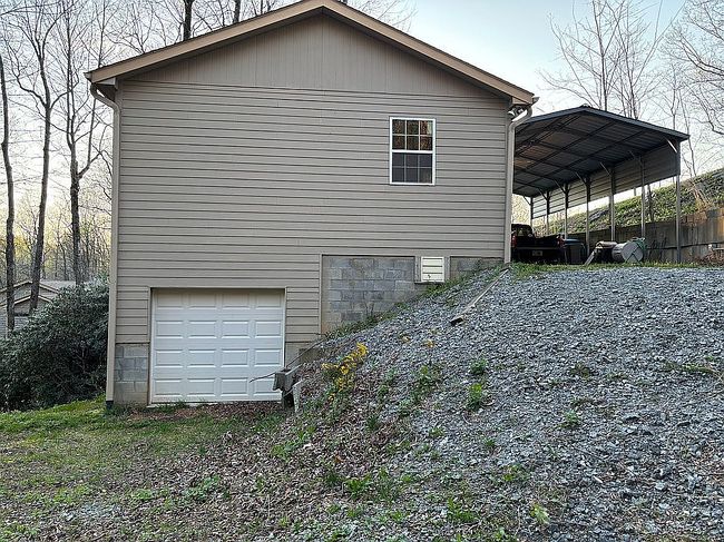 Photo of 6535 Pinnacle Mountain Rd, Zirconia, NC