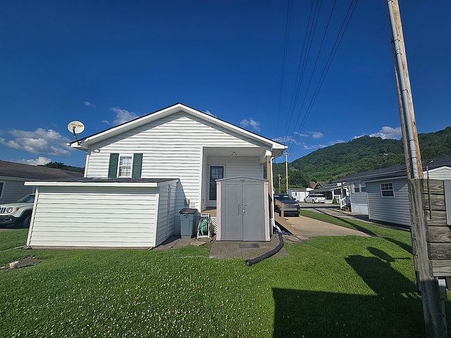 Additional photo 3 of property located at 68 Strollers Ln