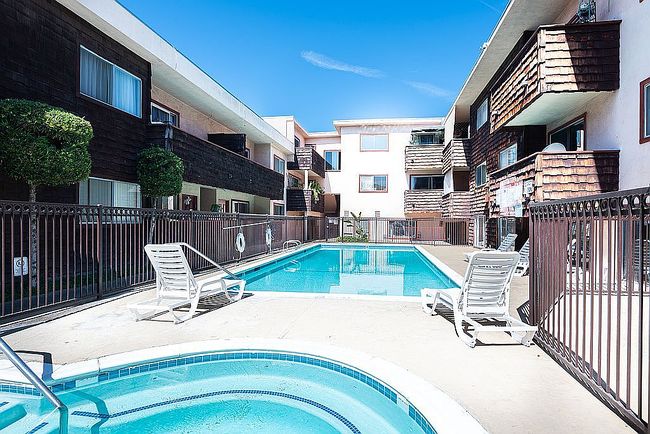 Image of 5349 Newcastle Ave