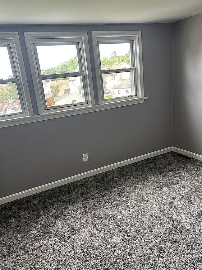 Photo of 674 Deforest Ct, Sharon, PA