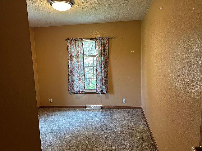 Photo of 24159 Old Meadow Rd, Calumet, MI
