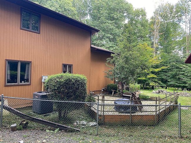 Photo of 31 Hilltop Dr, Shavertown, PA