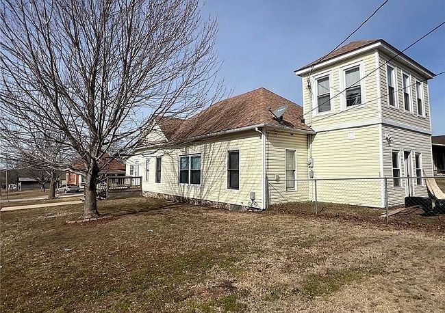 Image of 317 W 12th St