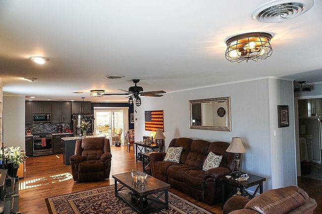 Additional photo 3 of property located at 409 N Hickory St