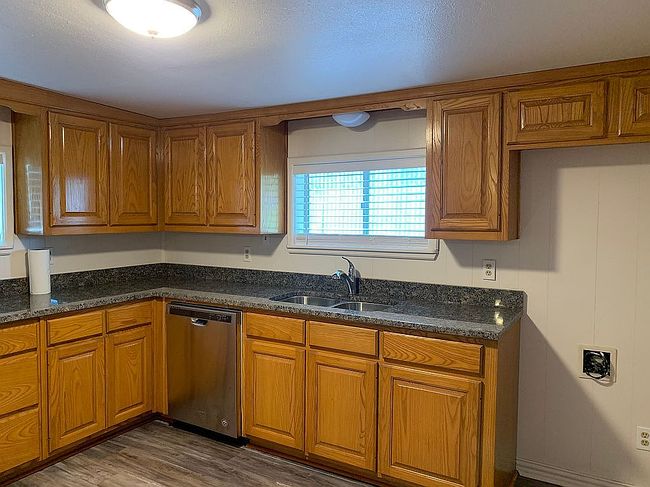 Photo of 211 Mill St, Lone Oak, TX