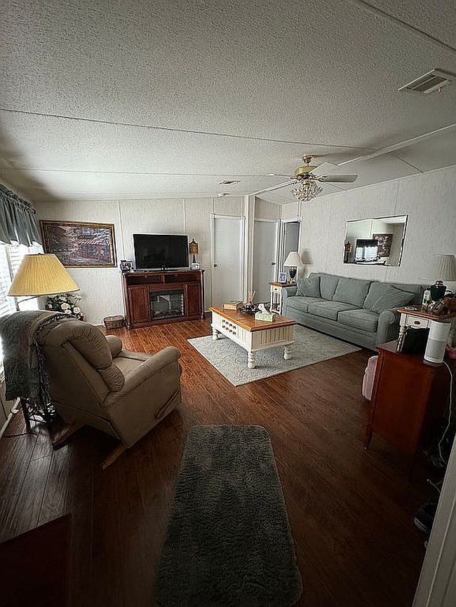 Photo of 678 Lori Dr, Leesburg, FL