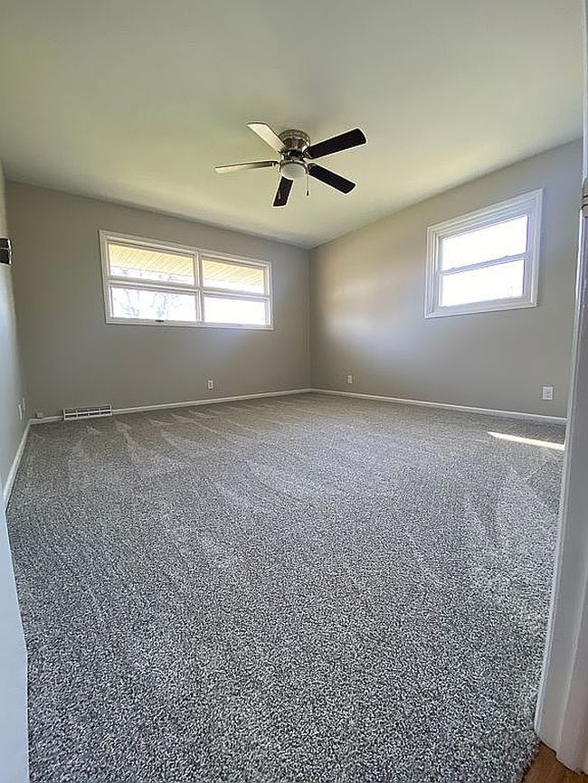 Additional photo 2 of property located at 406 Oak St