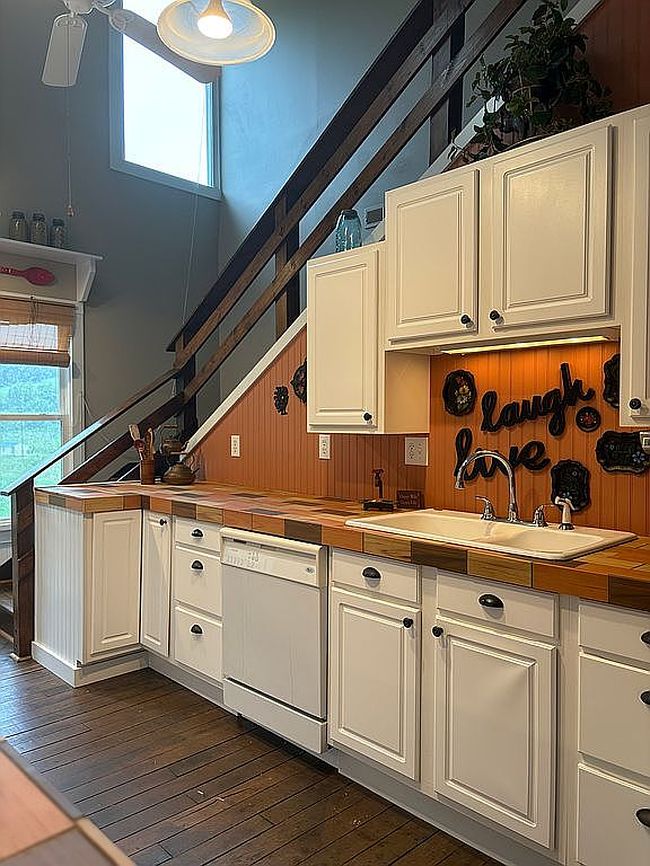 Photo of 512 Arrowhead Rd, Fancy Gap, VA