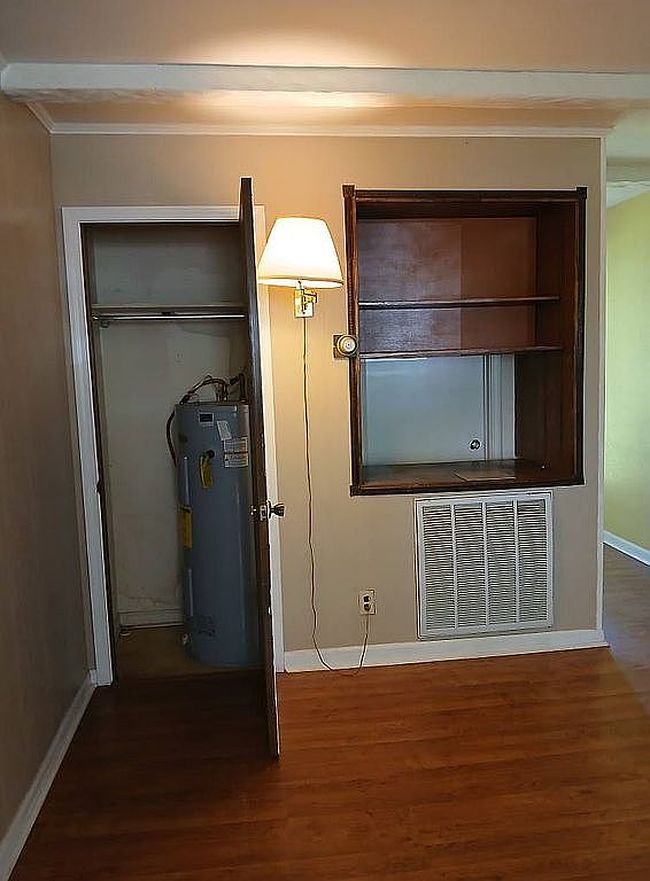 Image of 1403 Lynn Pl