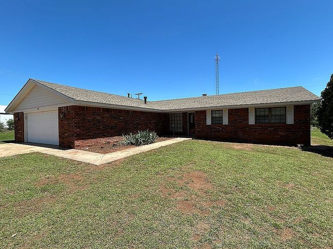 Photo of 705 S Main St, Custer City, OK