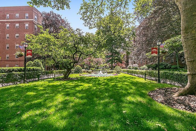Photo of 77-15 113th St Apt 6L, Forest Hills, NY