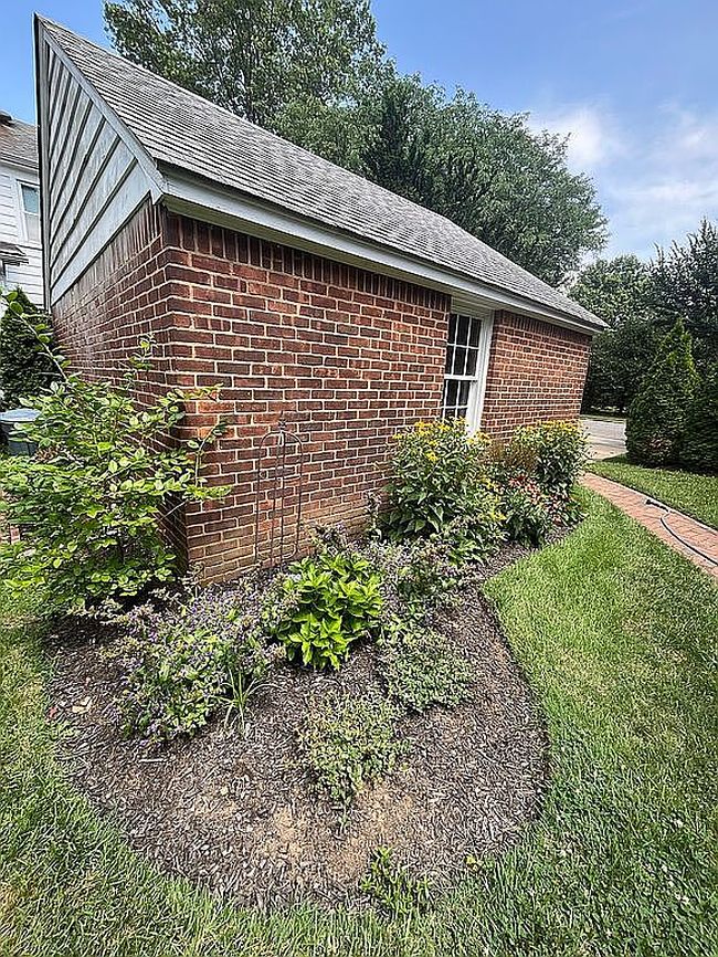 Photo of 98 Beech St, Floral Park, NY