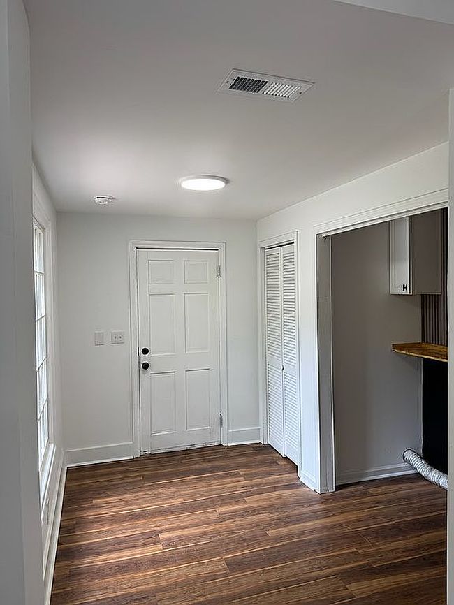 Preview of property located at 1655 Oakdale Cir