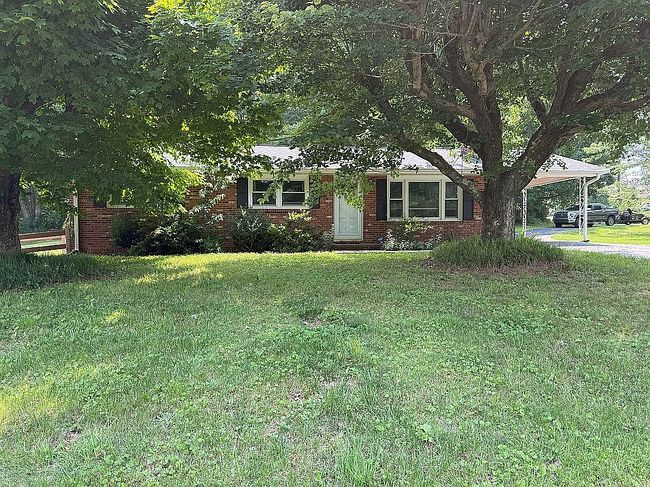 Photo of 3967 Transou Rd, Pfafftown, NC