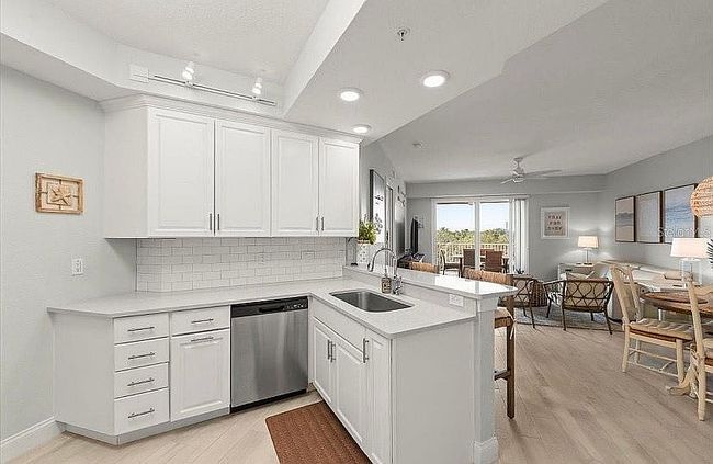 Image of 2 Riverwalk Dr #402