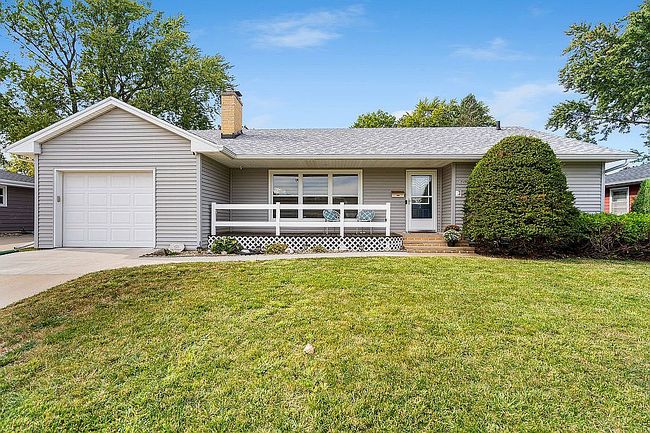 Preview of property located at 2624 Manor St
