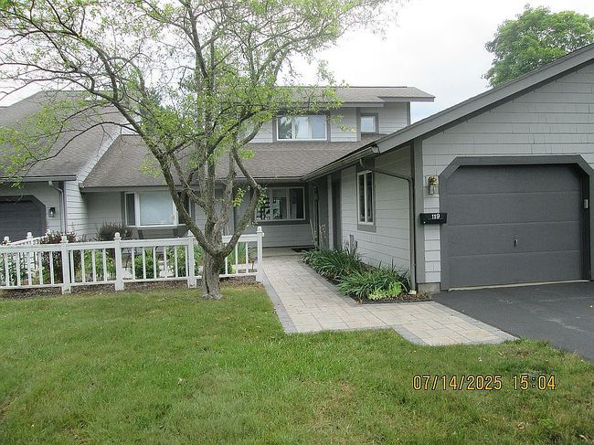 Photo of 119 Summerhaven Dr S, East Syracuse, NY