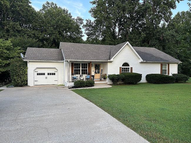 Photo of 580 Fox Run Ln, Lafayette, TN
