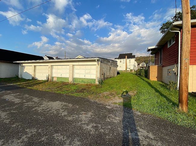 Image of 192 Strayer St