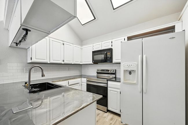 Photo of 4901 Tree Top Ln, Garland, TX