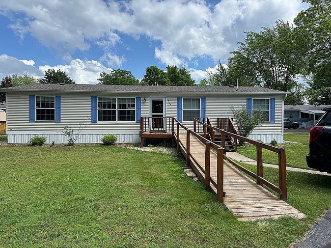 Photo of 714 Golfview Cir, Elk Rapids, MI