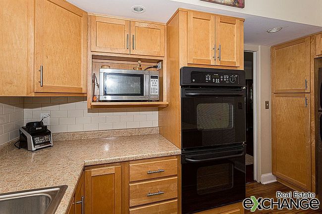 Photo of 5 Riverview Park Dr, Bettendorf, IA