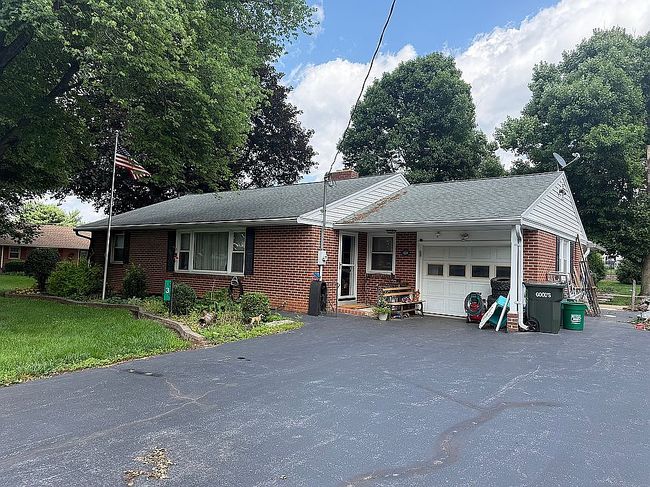 Photo of 3 Pfautz Ave, Lititz, PA