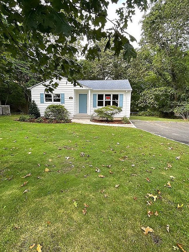 Photo of 250 Lakeside Trl, Ridge, NY