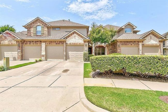 Photo of 4105 Cobblestone Dr, Carrollton, TX