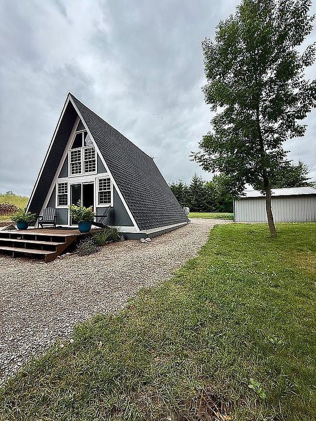 Photo of 15712 Lakeway Dr, Wolverine, MI