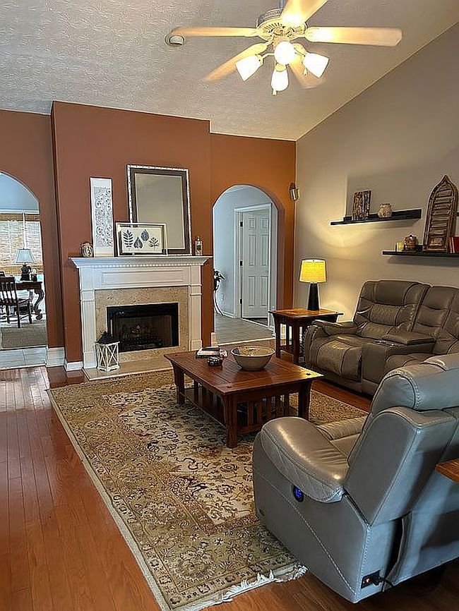Photo of 1495 Creek Pointe Cir, Lawrenceville, GA