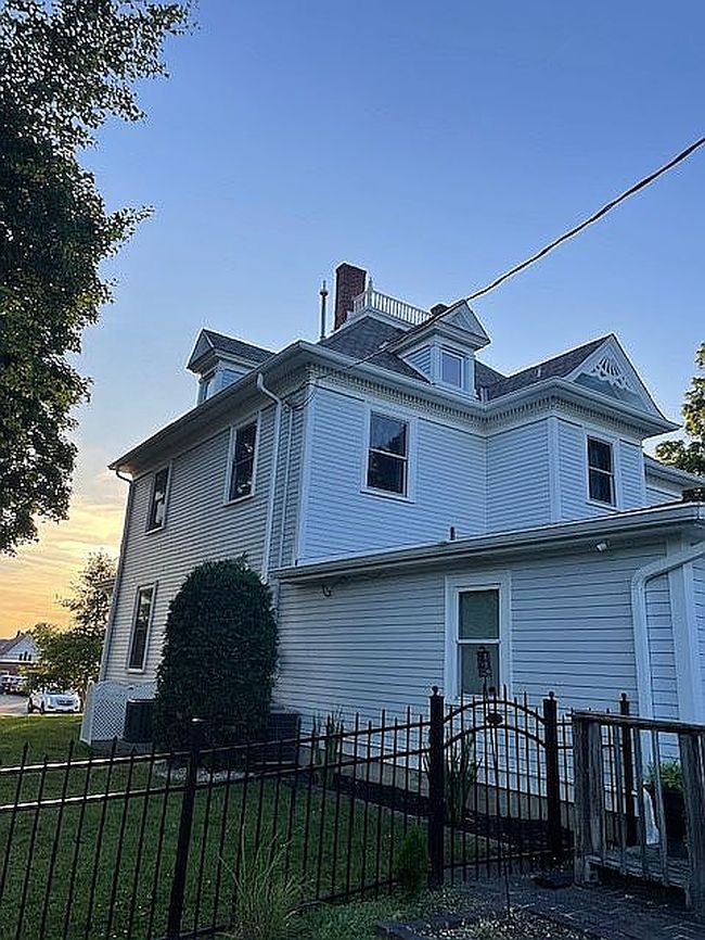 Image of 106 N High St
