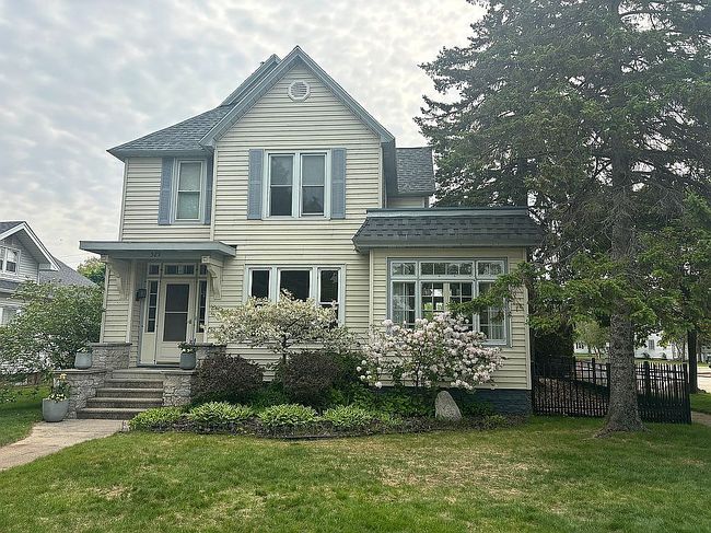 Photo of 529 S 9th St, Escanaba, MI